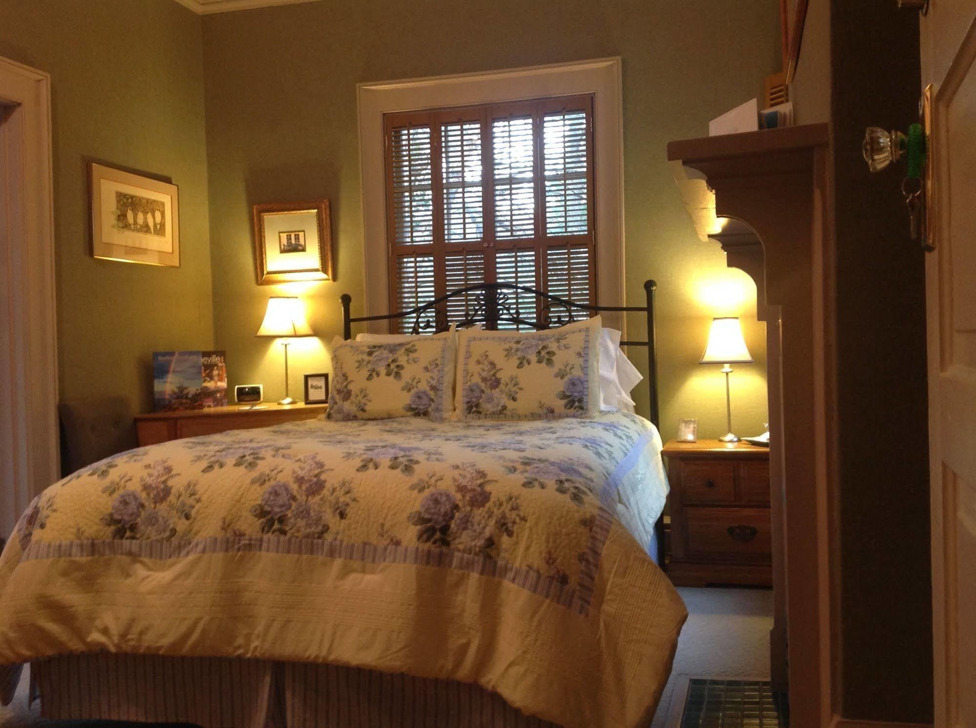 North Lodge On Oakland Bed And Breakfast Asheville Exteriör bild