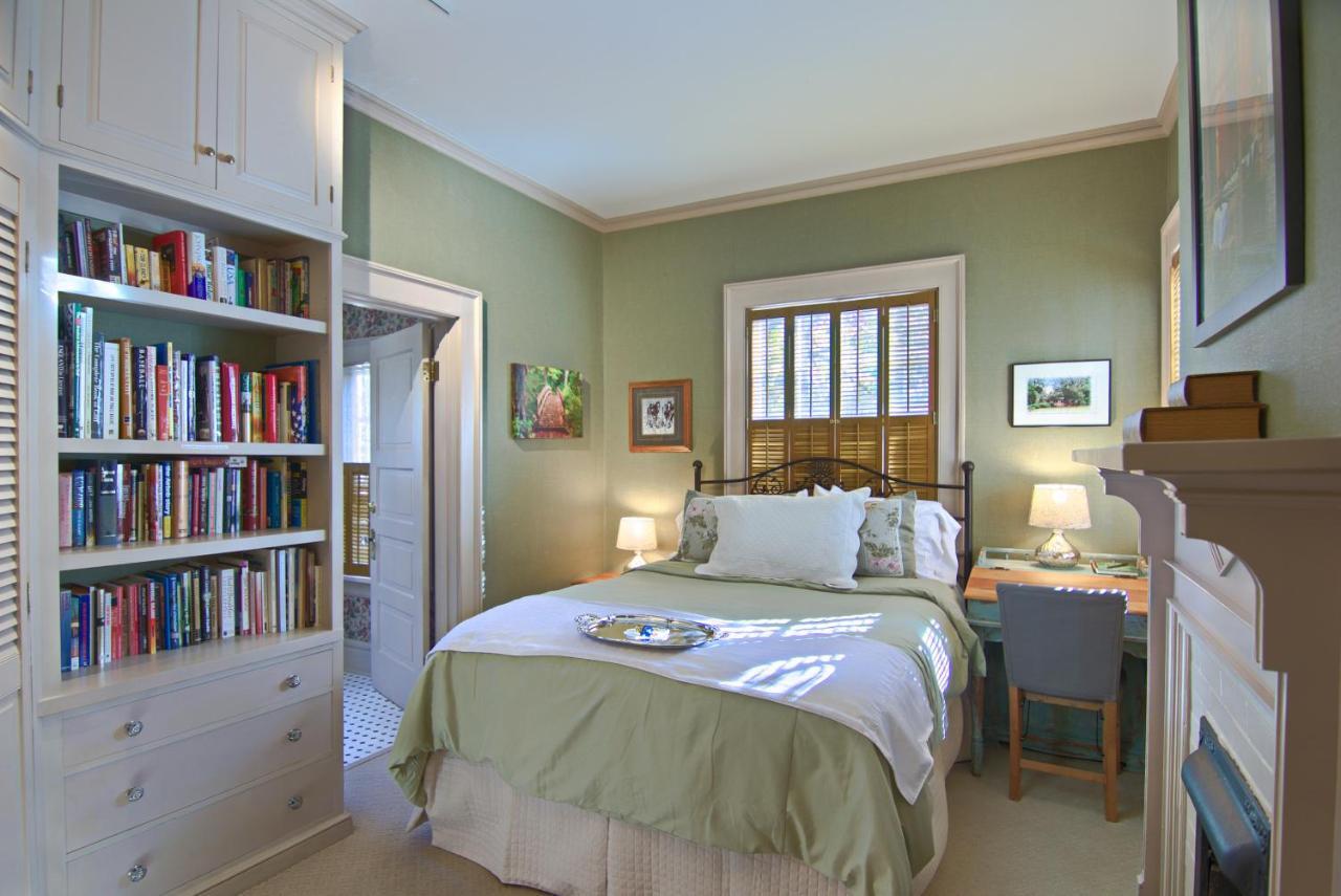 North Lodge On Oakland Bed And Breakfast Asheville Exteriör bild
