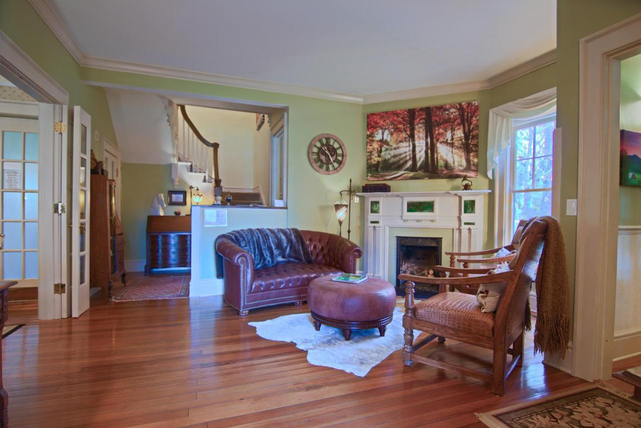 North Lodge On Oakland Bed And Breakfast Asheville Exteriör bild