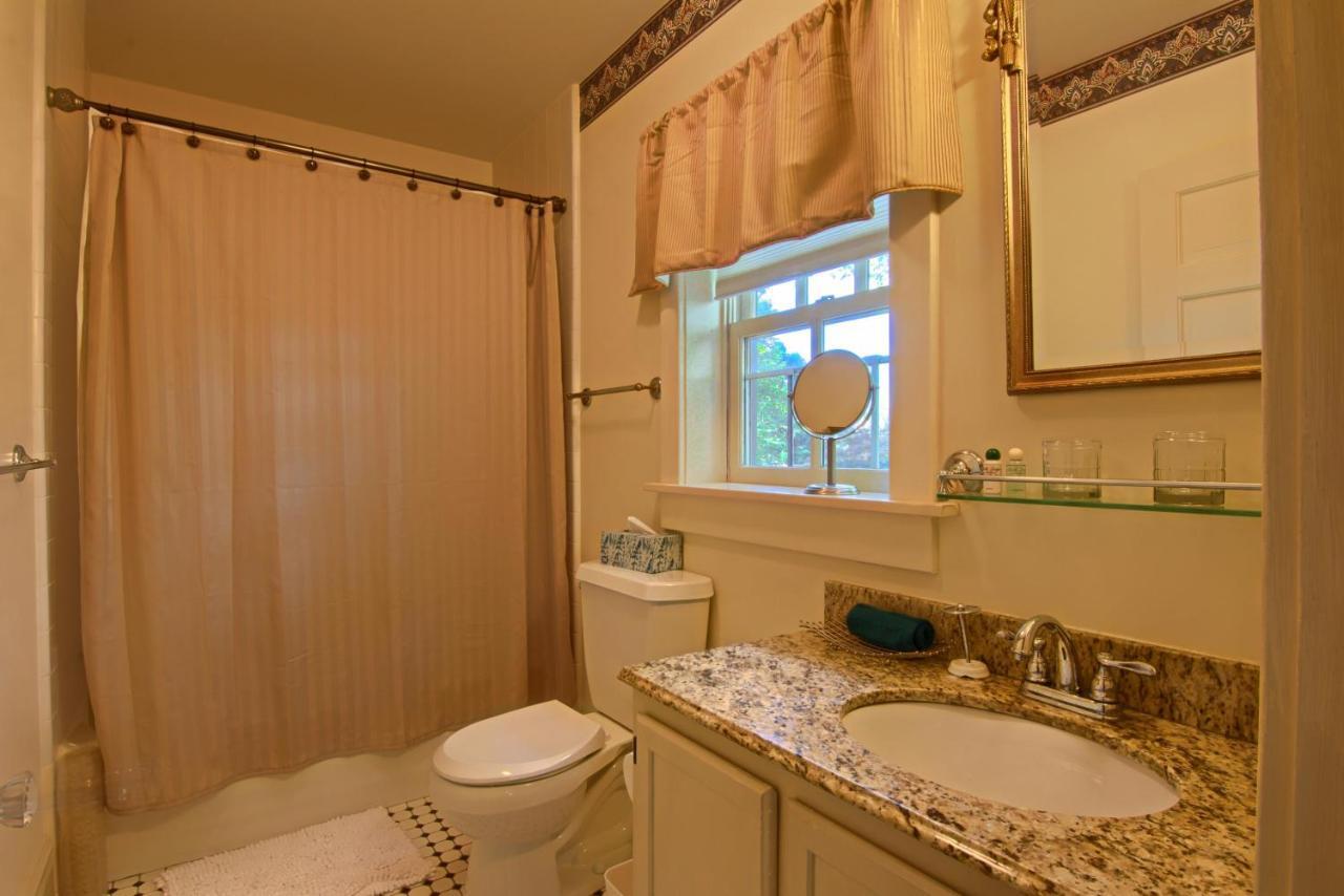 North Lodge On Oakland Bed And Breakfast Asheville Exteriör bild